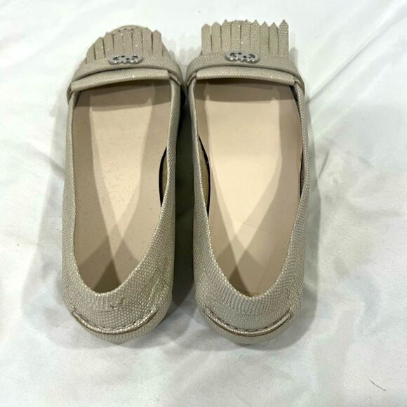 Cole Haan women Ivory cameo loafer silver logo padded footbed size 9.5B - Picture 8 of 9